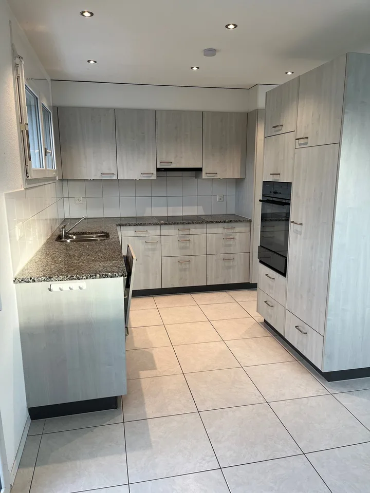 Helle 4½ Zimmer Wohnung mit grossem Balkon - Eigentumstandard