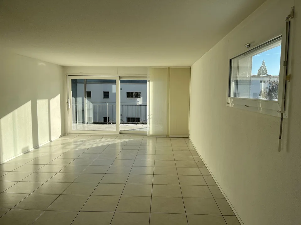 Helle 4½ Zimmer Wohnung mit grossem Balkon - Eigentumstandard