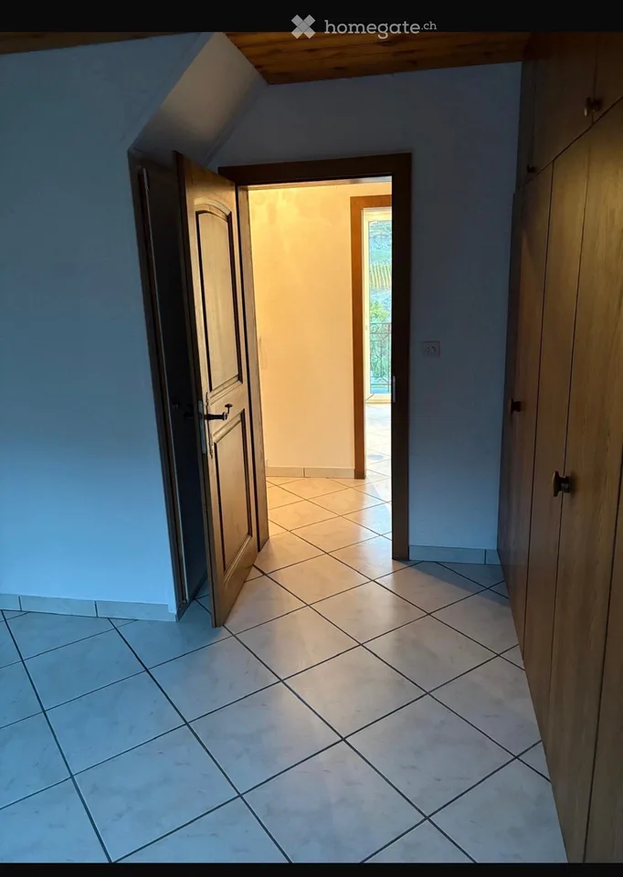 Charming 4.5-room apartment in Susten with large terrace and small balcony