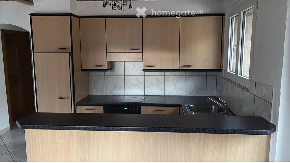 Charming 4.5-room apartment in Susten with large terrace and small balcony