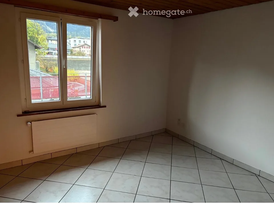 Charming 4.5-room apartment in Susten with large terrace and small balcony