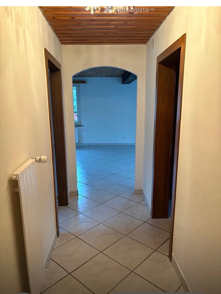 Charming 4.5-room apartment in Susten with large terrace and small balcony