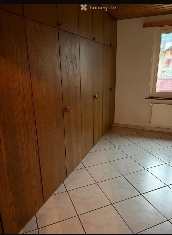 Charming 4.5-room apartment in Susten with large terrace and small balcony