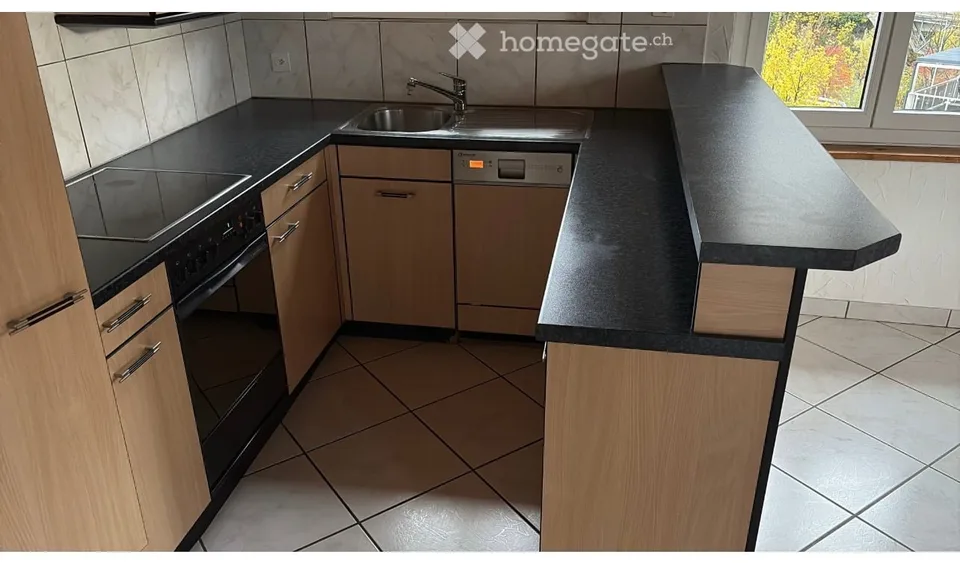 Charming 4.5-room apartment in Susten with large terrace and small balcony
