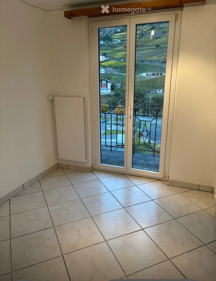 Charming 4.5-room apartment in Susten with large terrace and small balcony
