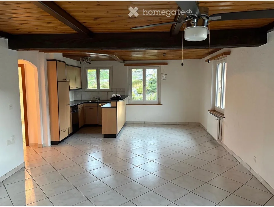 Charming 4.5-room apartment in Susten with large terrace and small balcony