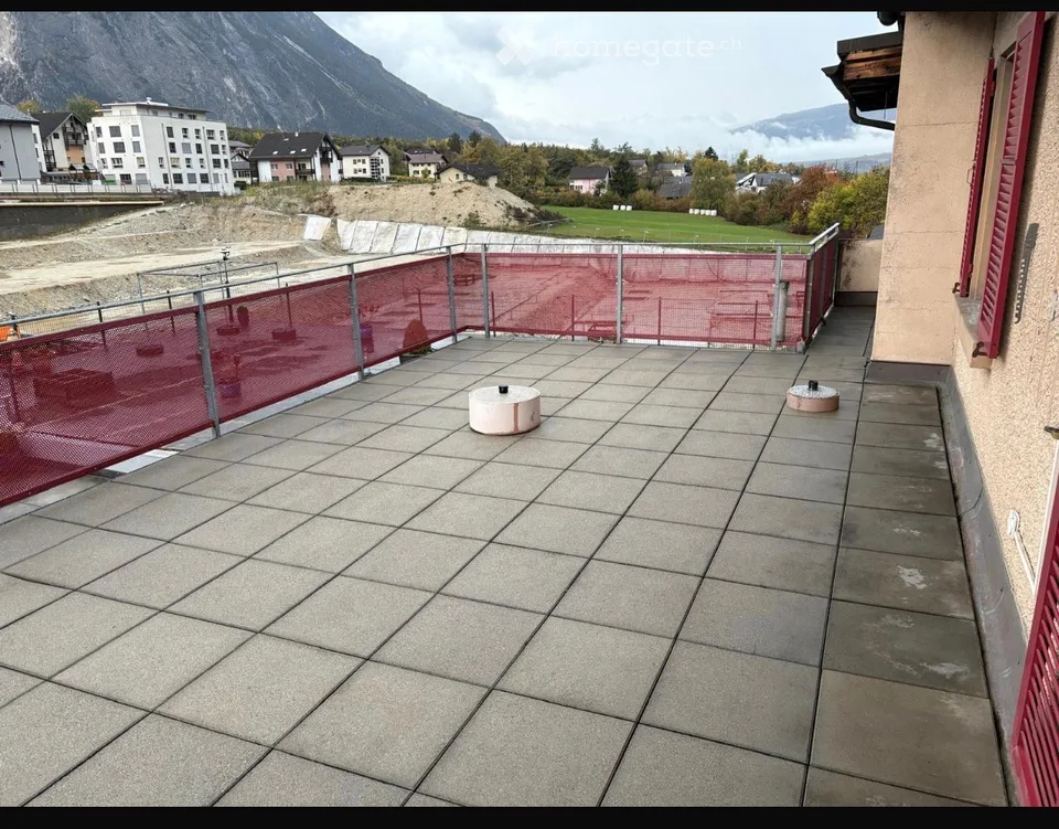Charming 4.5-room apartment in Susten with large terrace and small balcony