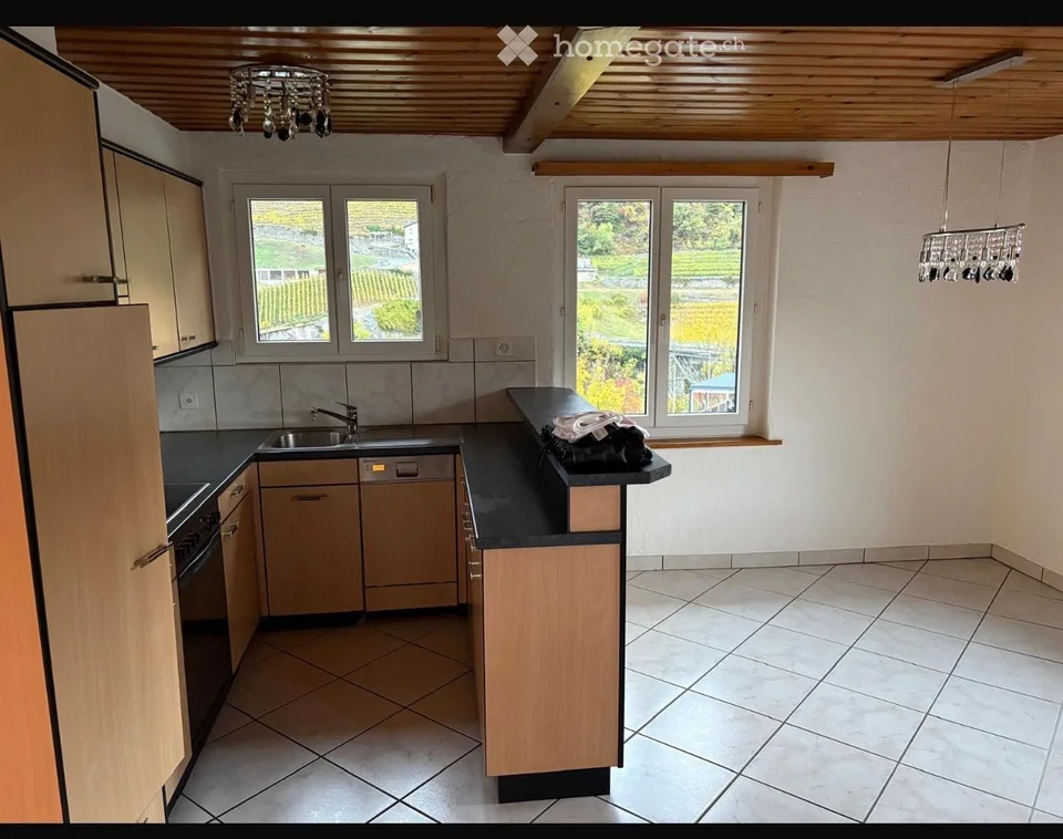 Charming 4.5-room apartment in Susten with large terrace and small balcony