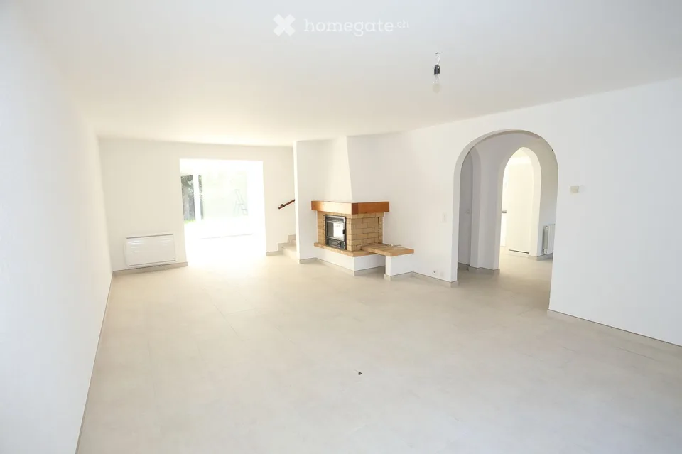 Charming semi-detached villa in a very quiet neighborhood