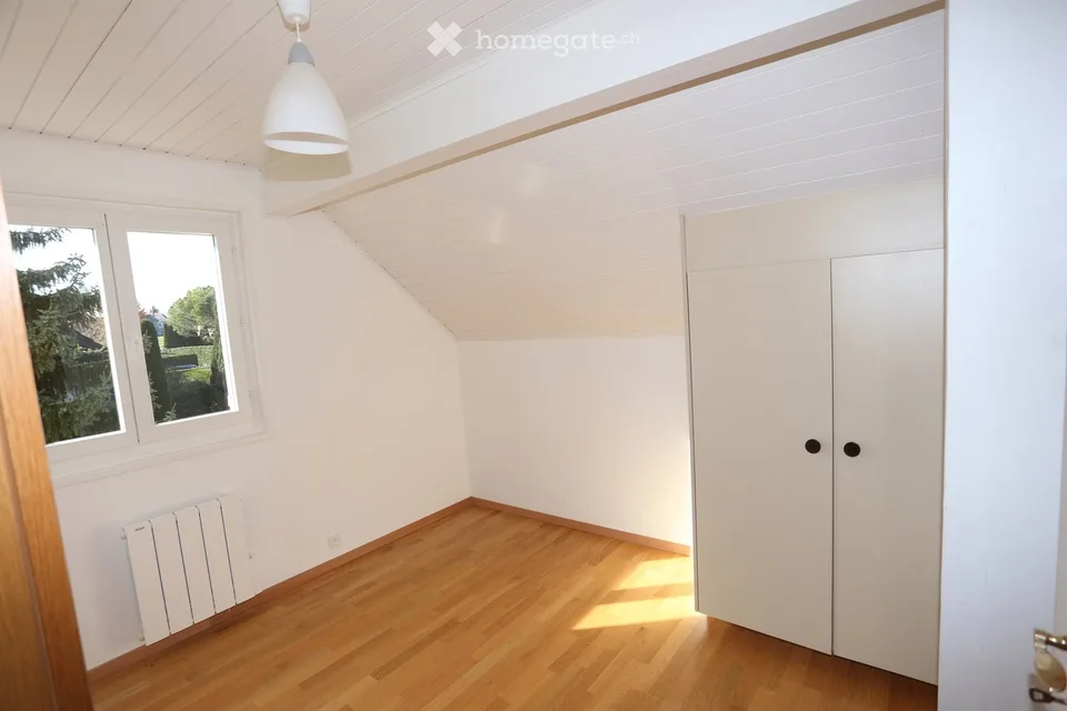 Charming semi-detached villa in a very quiet neighborhood