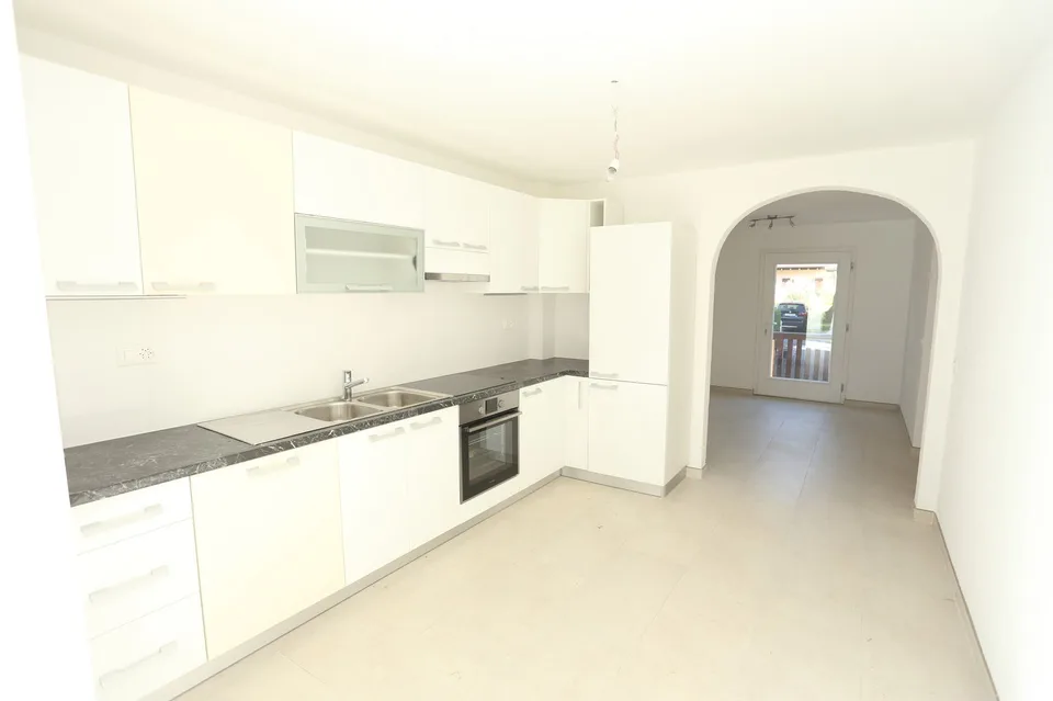 Charming semi-detached villa in a very quiet neighborhood