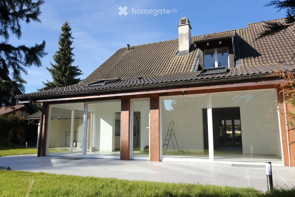 Charming semi-detached villa in a very quiet neighborhood