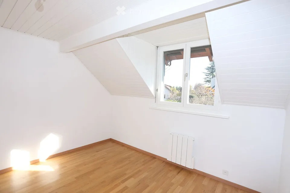 Charming semi-detached villa in a very quiet neighborhood