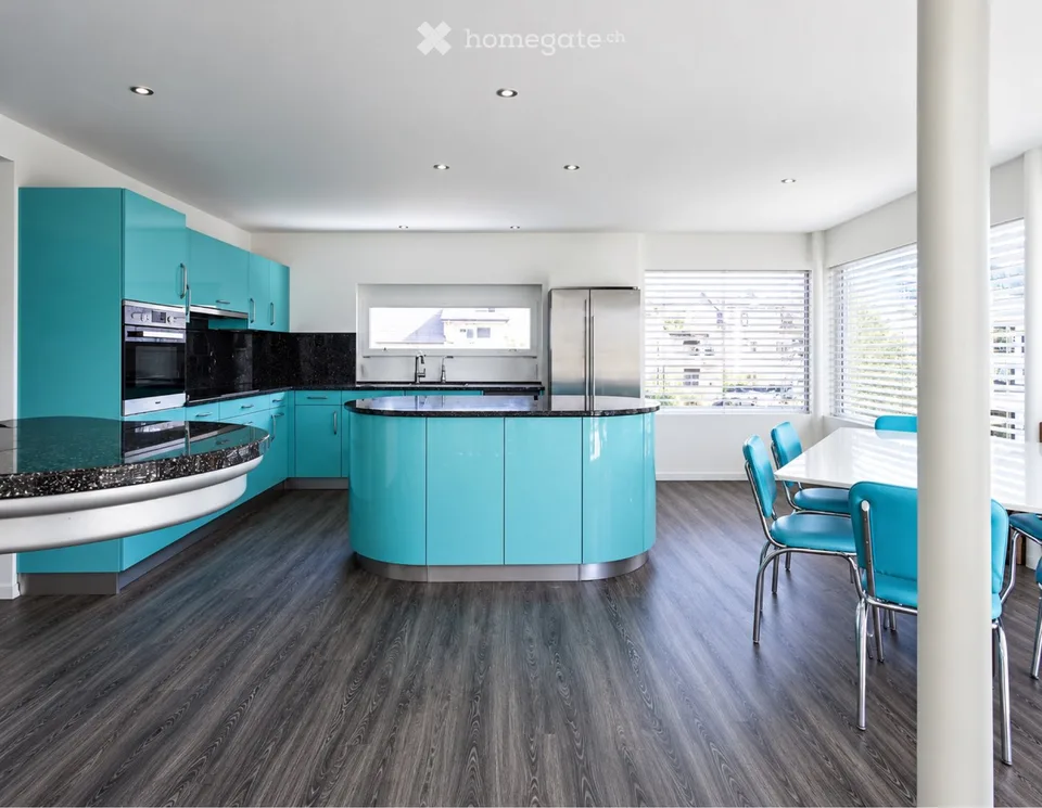 Special 4.5-room maisonette apartment in a two-family house