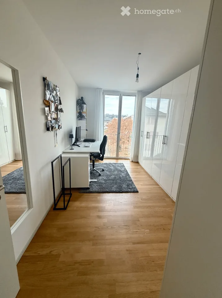 Moderne 4.5-Zimmer-Wohnung mit 2 Balkonen und 2 Badezimmer mitten in Reinach BL