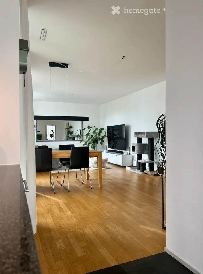 Moderne 4.5-Zimmer-Wohnung mit 2 Balkonen und 2 Badezimmer mitten in Reinach BL