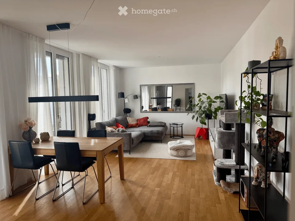 Moderne 4.5-Zimmer-Wohnung mit 2 Balkonen und 2 Badezimmer mitten in Reinach BL