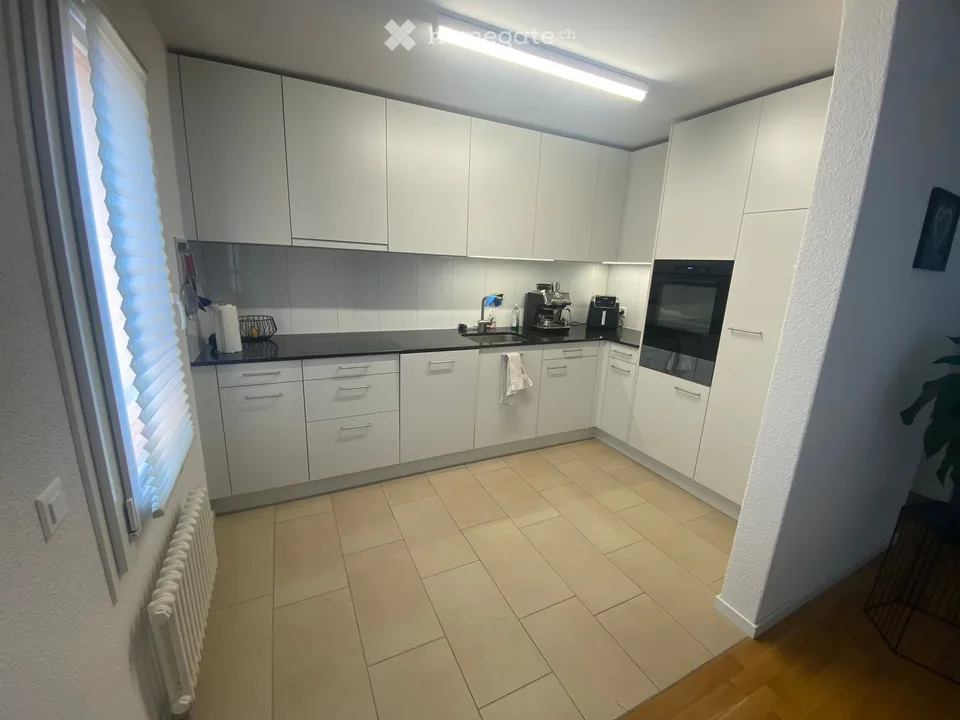Grosszügige 2.5-Zimmer-Wohnung mit Gartensitzplatz & Cheminée