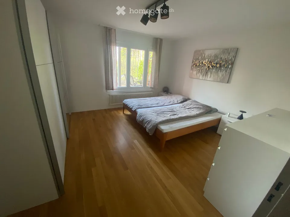 Grosszügige 2.5-Zimmer-Wohnung mit Gartensitzplatz & Cheminée