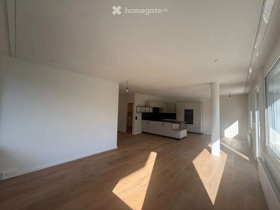 Newly Renovated 3.5-Room Garden Apartment in Oberägeri – Available Immediately