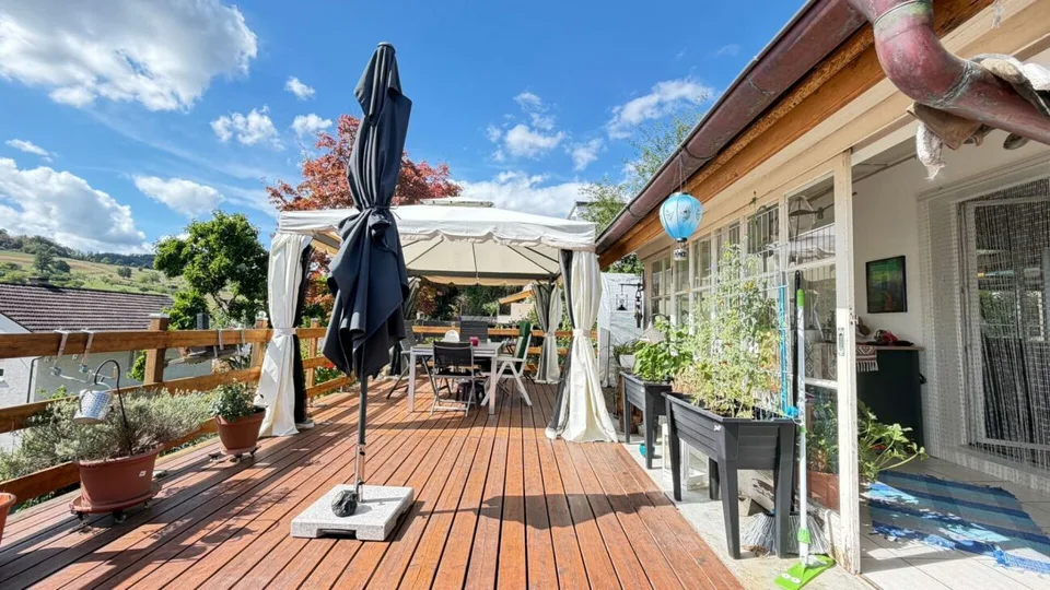 Freistehendes Einfamilienhaus mit grosser Aussichtsterrasse in Frenkendorf – Foto 13 von 16