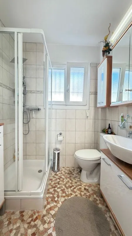Freistehendes Einfamilienhaus mit grosser Aussichtsterrasse in Frenkendorf – Foto 11 von 16