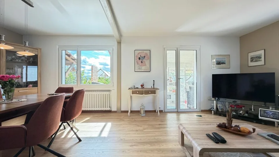 Freistehendes Einfamilienhaus mit grosser Aussichtsterrasse in Frenkendorf – Foto 2 von 16
