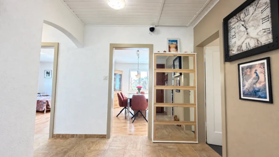 Freistehendes Einfamilienhaus mit grosser Aussichtsterrasse in Frenkendorf – Foto 7 von 16