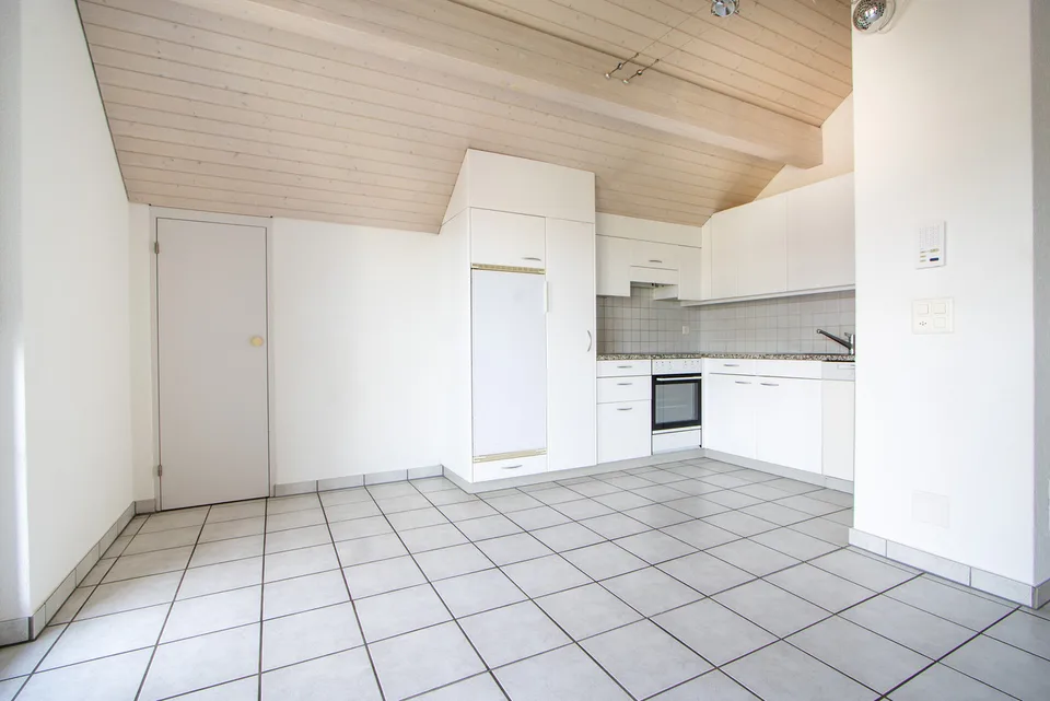 Attractive 3.5-room attic apartment with balcony – photo 7 of 12