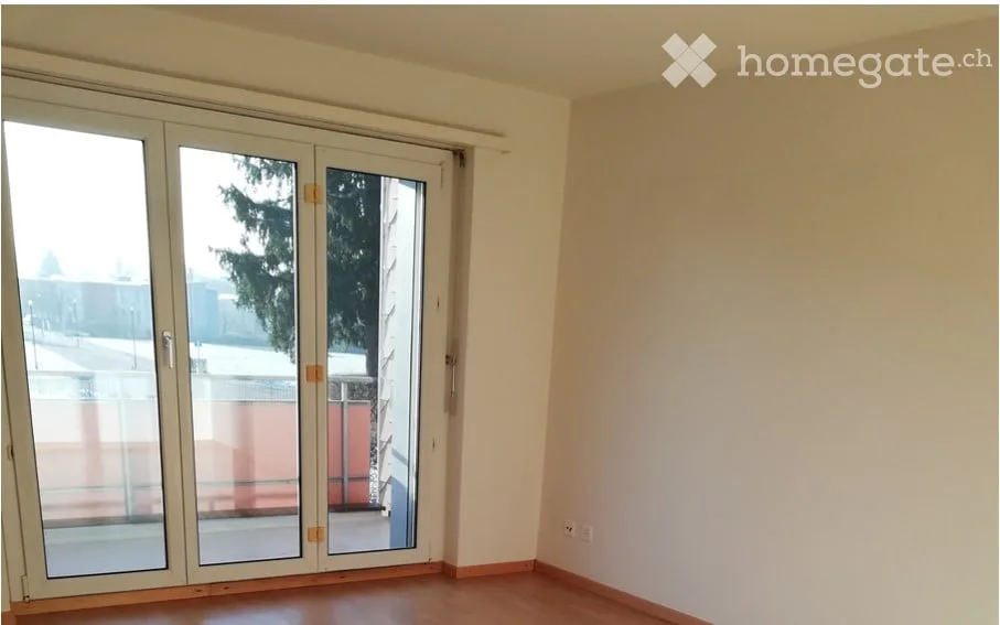 Appartement ensoleillé de 2,5 pièces avec balcon à Mönchaltorf