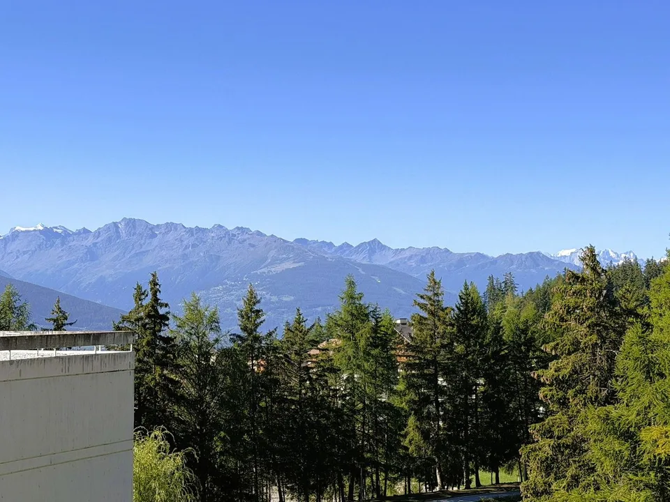 Spacious & bright 4.5 rooms - Beautiful view - Very quiet location - Very well located - Superb sunshine