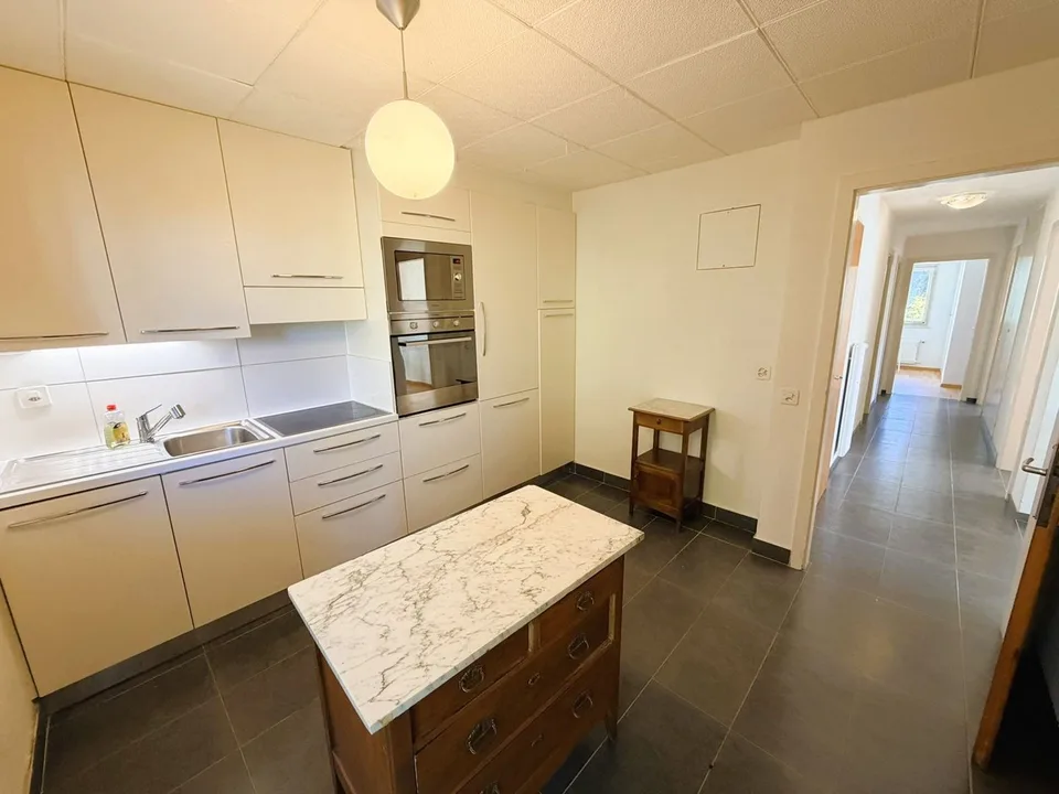Spacious & bright 4.5 rooms - Beautiful view - Very quiet location - Very well located - Superb sunshine