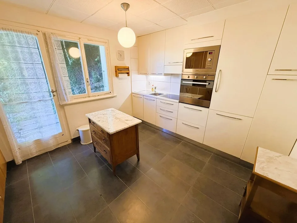 Spacious & bright 4.5 rooms - Beautiful view - Very quiet location - Very well located - Superb sunshine