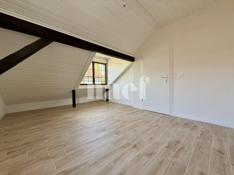 Beautiful renovated and attic 2.5-room apartment on the 1st floor for rent!