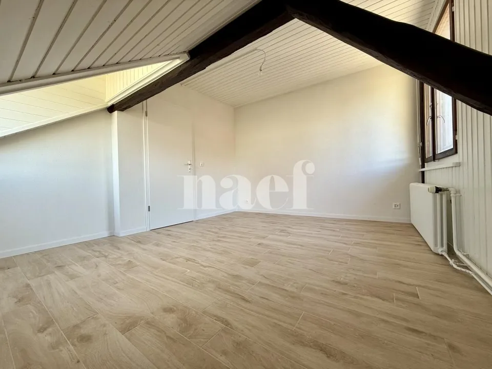 Beautiful renovated and attic 2.5-room apartment on the 1st floor for rent!