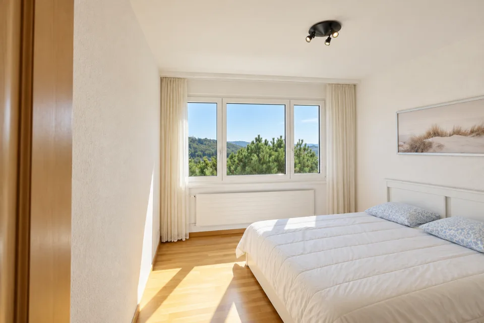 GROSSEN IMMOBILIEN - Freistehendes Ein- bis Zweifamilienhaus mit Pool in Ittigen – Foto 7 von 14