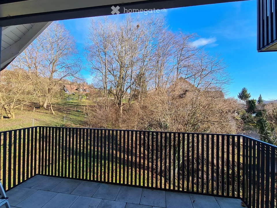 Appartement spacieux 4.5 pièces sous les toits avec balcon à Oberweningen