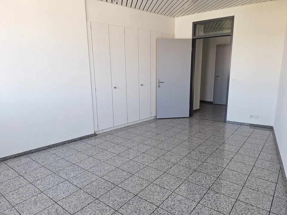 Office spaces, from 18m2 to 736 m2 - in a quiet location – photo 3 of 12