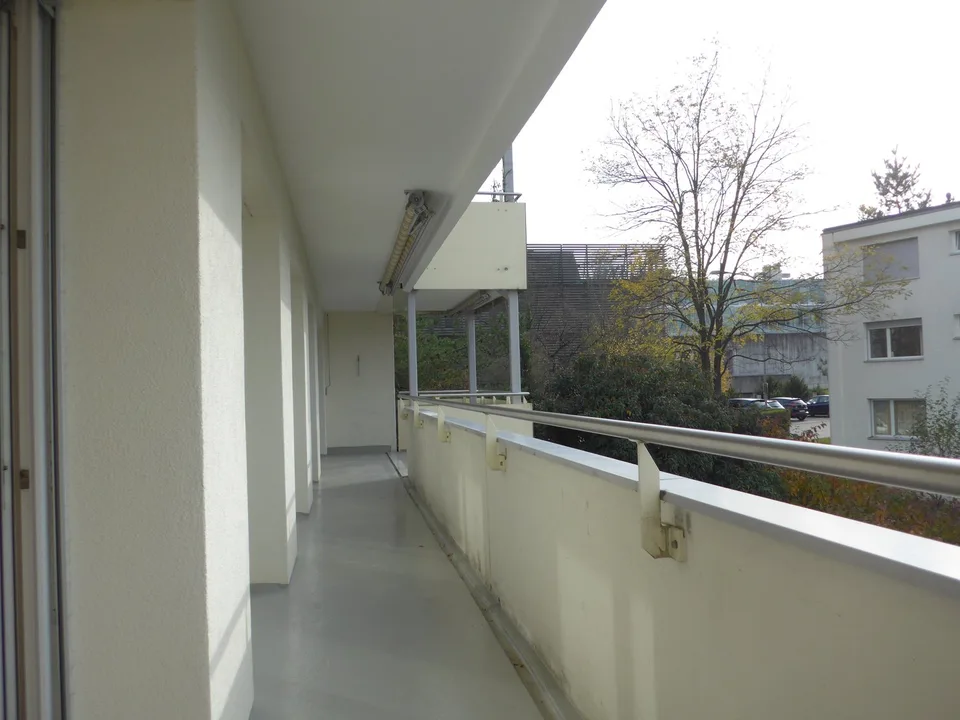 Helle 4.5-Zimmer-Wohnung mit Balkon in Zollikerberg