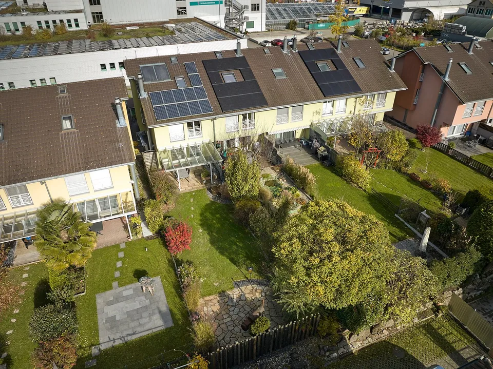 Casa a schiera angolare ben curata – foto 2 di 15
