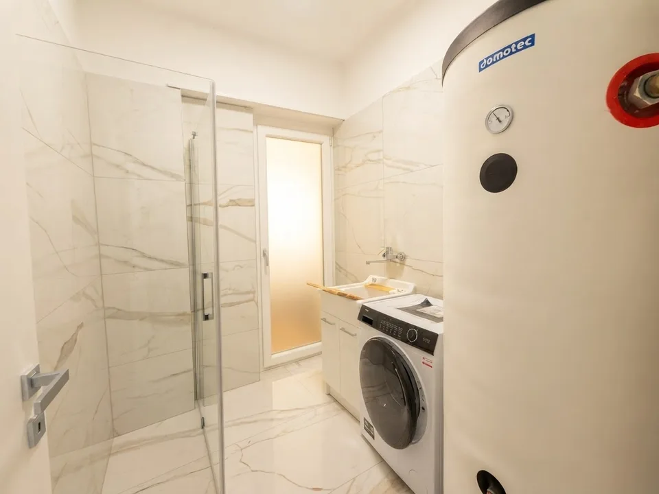 CHIASSO | Spacious 7-room apartment with large balcony – photo 13 of 13