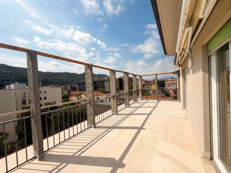 CHIASSO | Spacious 7-room apartment with large balcony – photo 5 of 13