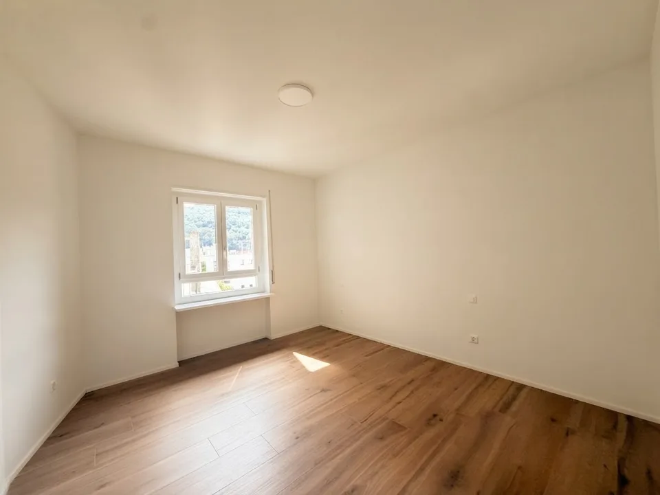 CHIASSO | Spacious 7-room apartment with large balcony – photo 11 of 13