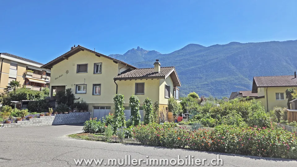 Grande proprietà con 2 appartamenti a Fully – foto 2 di 13