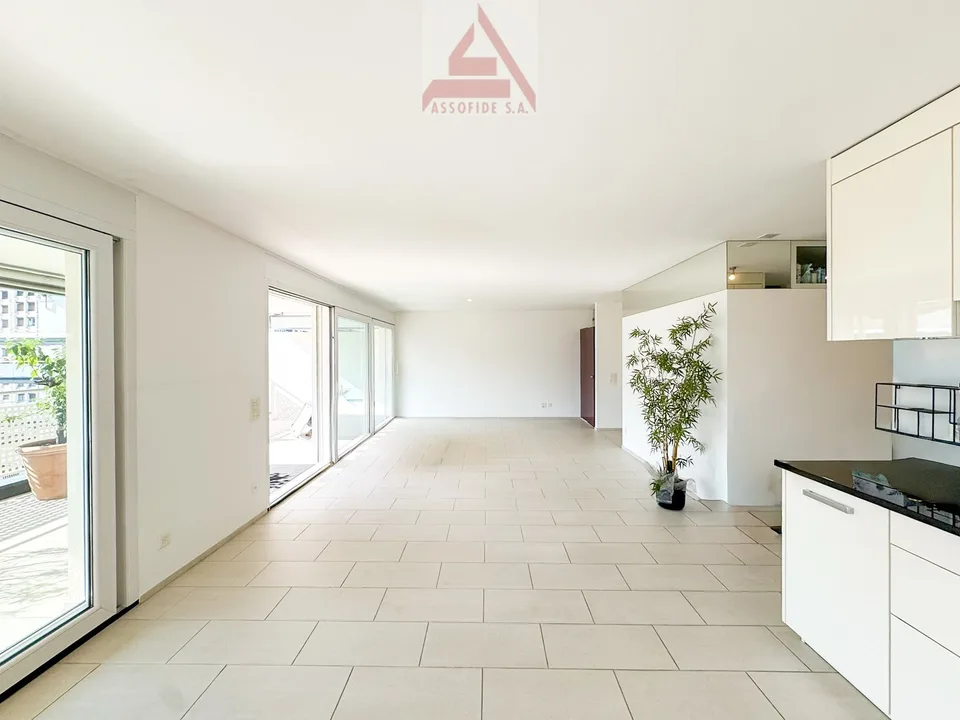 Attico con terrazza panoramica / Attika-Wohnung mit Panoramaterrasse – Foto 4 von 13