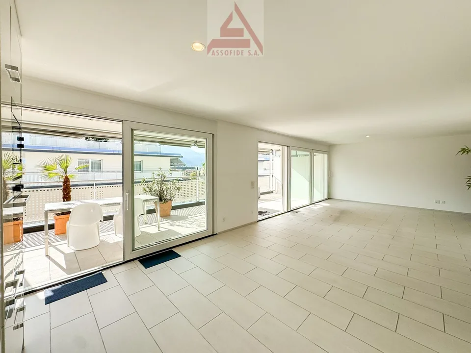 Attico con terrazza panoramica / Attika-Wohnung mit Panoramaterrasse – Foto 3 von 13