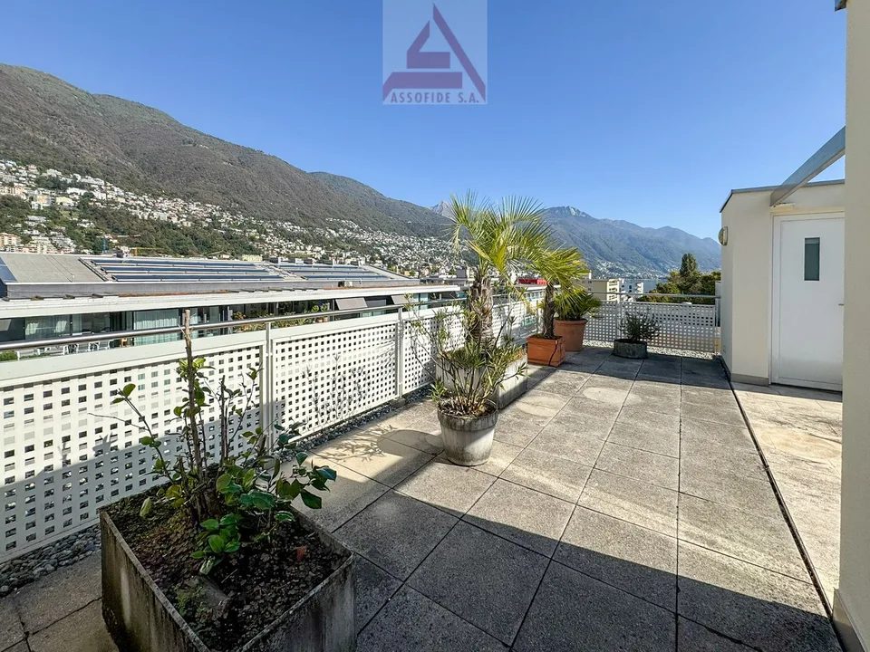 Attico con terrazza panoramica / Attika-Wohnung mit Panoramaterrasse – Foto 11 von 13