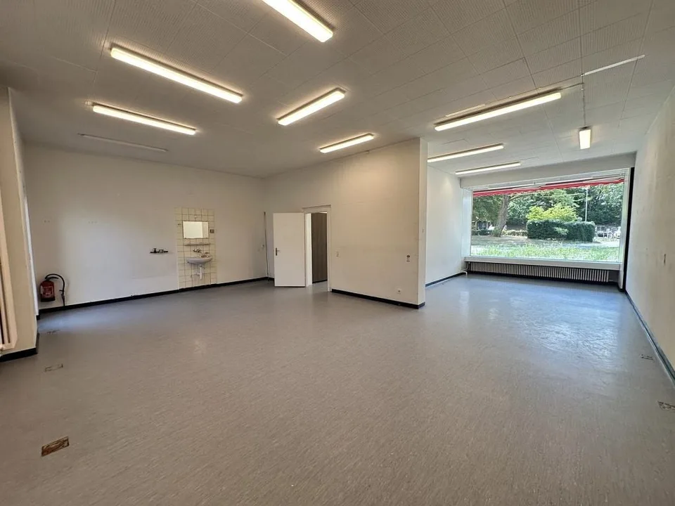 Espace commercial, rez-de-chaussée droit – photo 2 sur 3