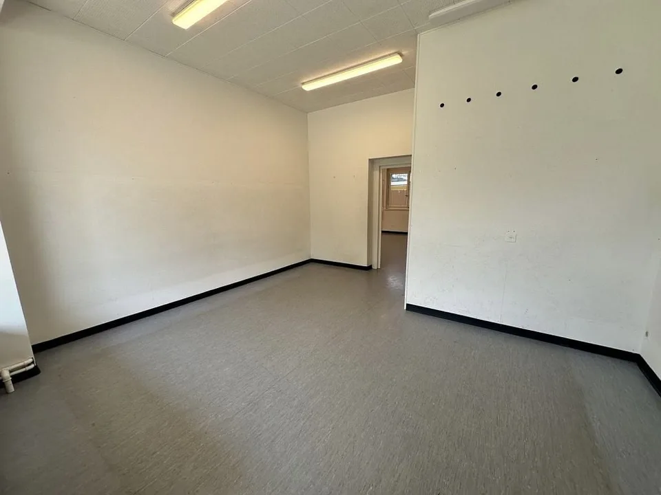 Espace commercial, rez-de-chaussée droit – photo 3 sur 3