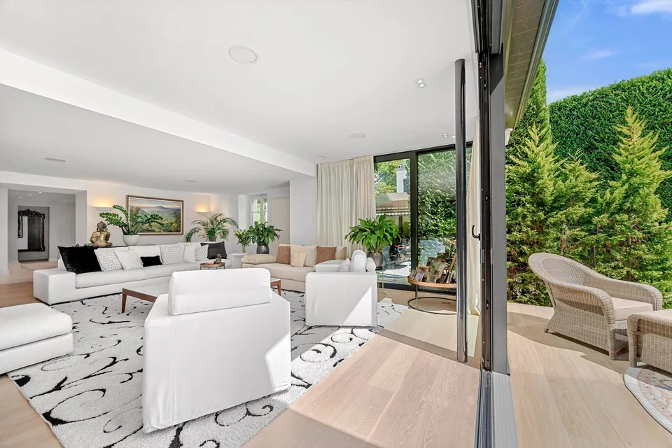 Elegantes Wohnhaus mit Charakter in einer grünen Oase ? Bellevue, rechte Seite – Foto 6 von 13
